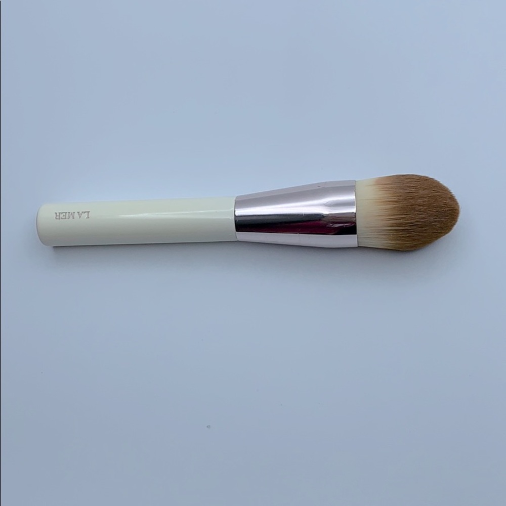La met foundation brush